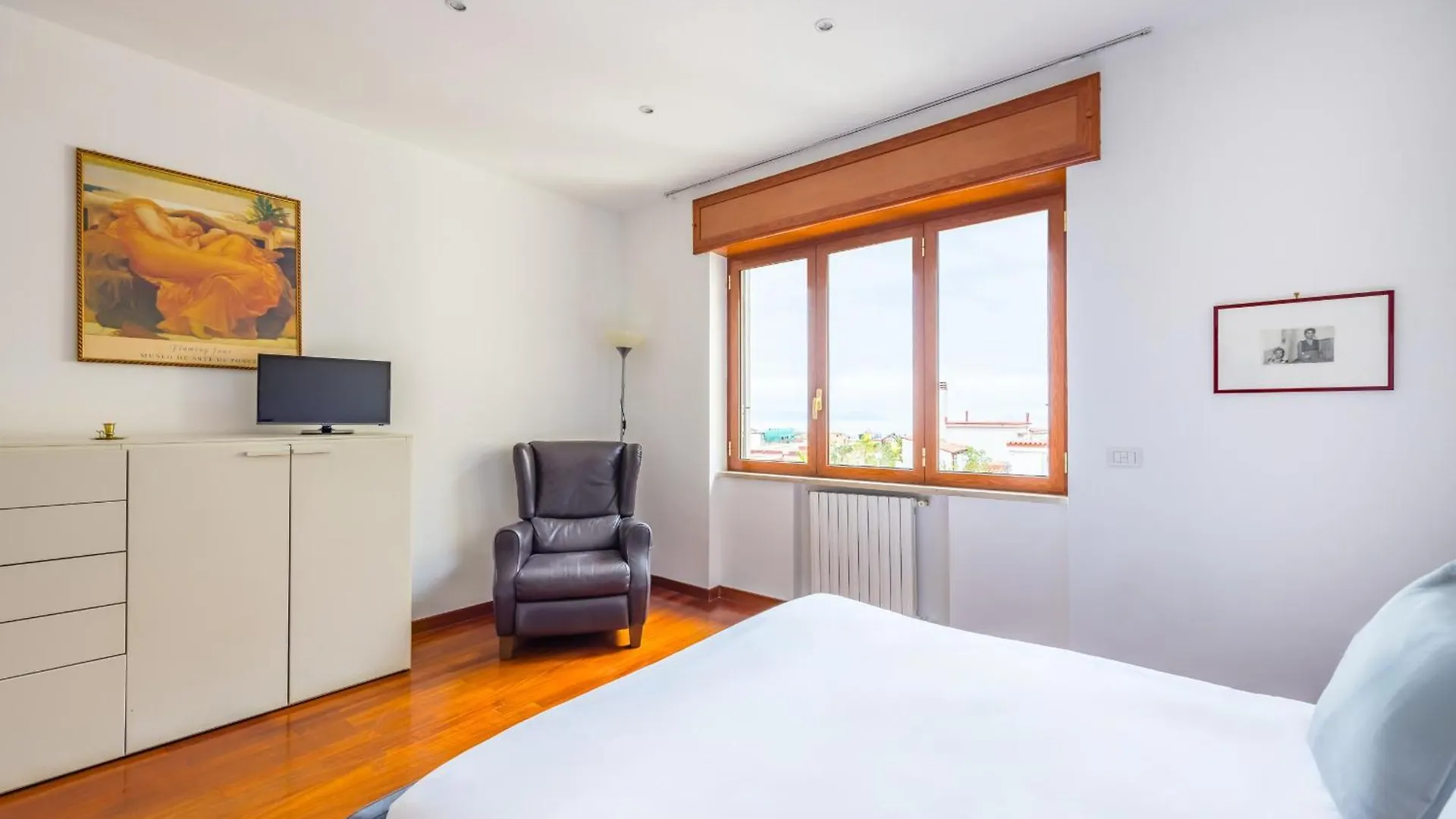 Colonna Classic Style Apartment By Wonderful Italy Naples