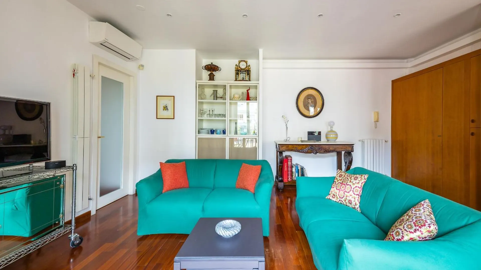 Colonna Classic Style Apartment By Wonderful Italy Naples