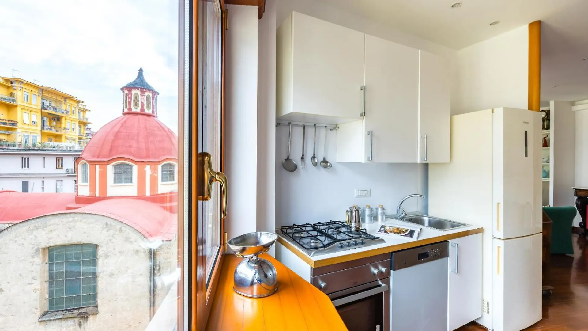 Colonna Classic Style Apartment By Wonderful Italy Naples Italy
