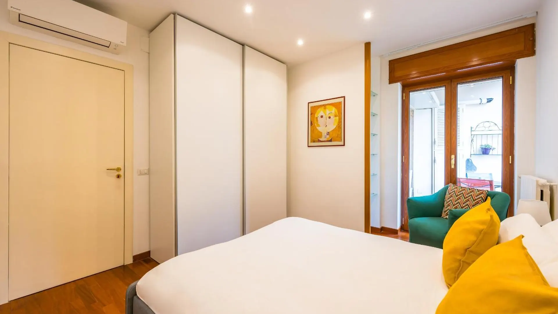 Colonna Classic Style Apartment By Wonderful Italy Naples Italy
