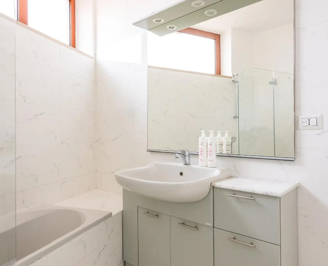Colonna Classic Style Apartment By Wonderful Italy Naples