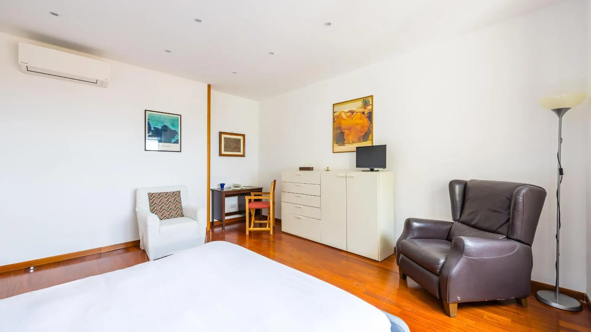 Colonna Classic Style Apartment By Wonderful Italy Naples