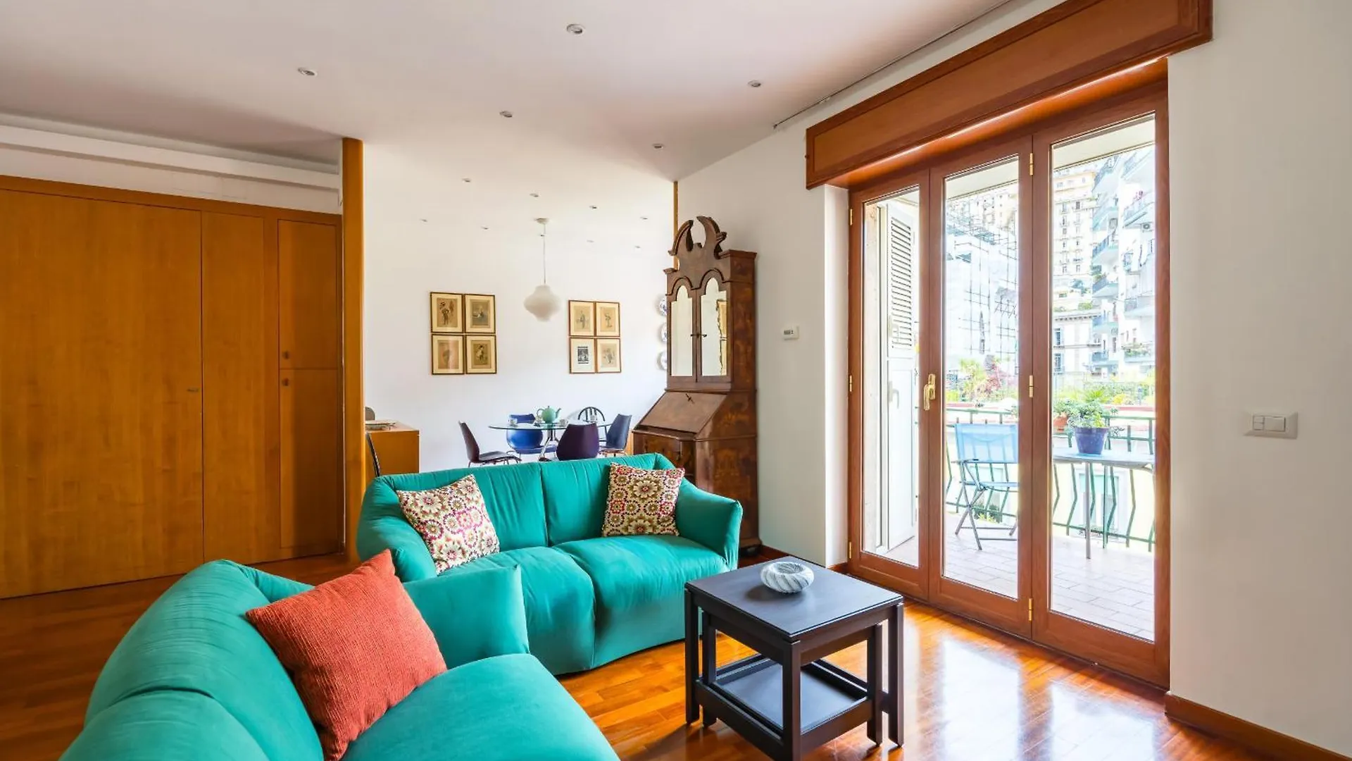 Colonna Classic Style Apartment By Wonderful Italy Naples