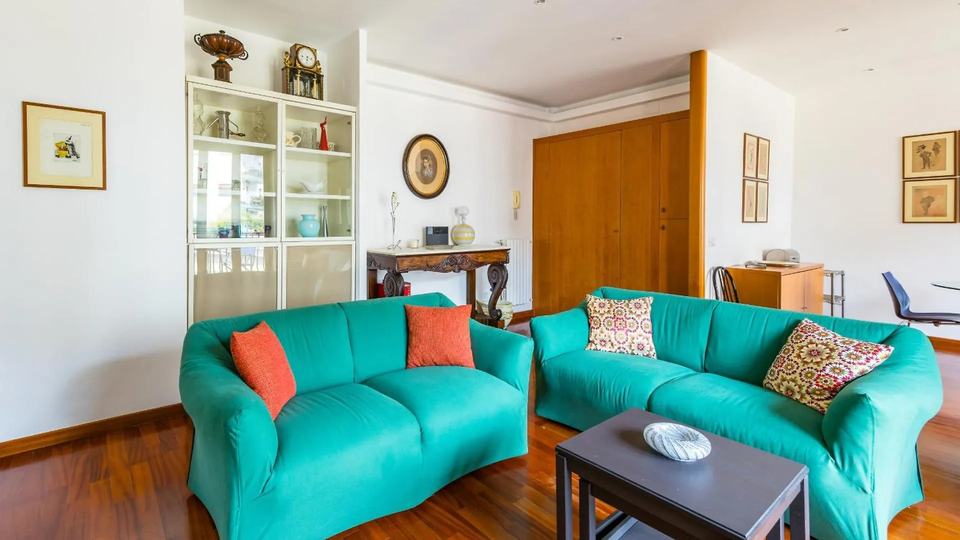 Colonna Classic Style Apartment By Wonderful Italy Naples Italy
